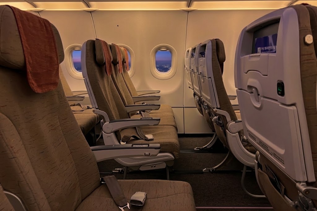 Asiana Airlines Airbus A321neo economy cabin