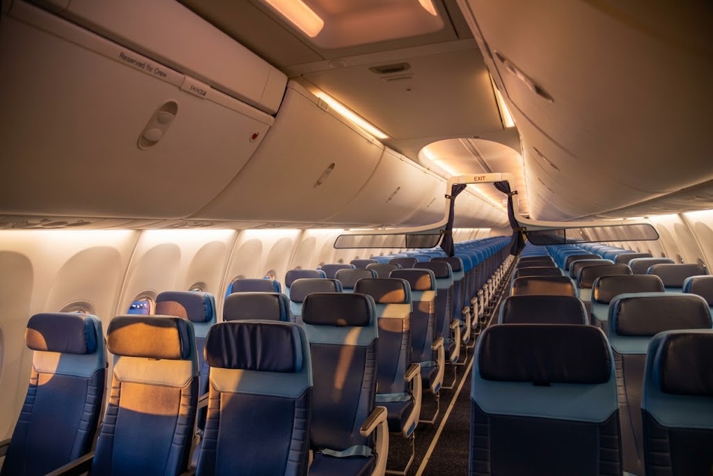 KLM Boeing 737-700 economy cabin