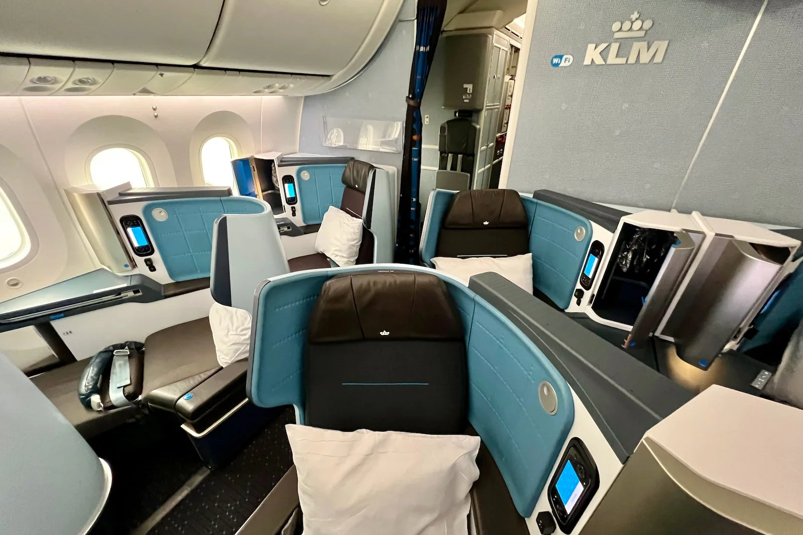 KLM Boeing 787-10 World Business Class cabin, 1-2-1 reverse herringbone