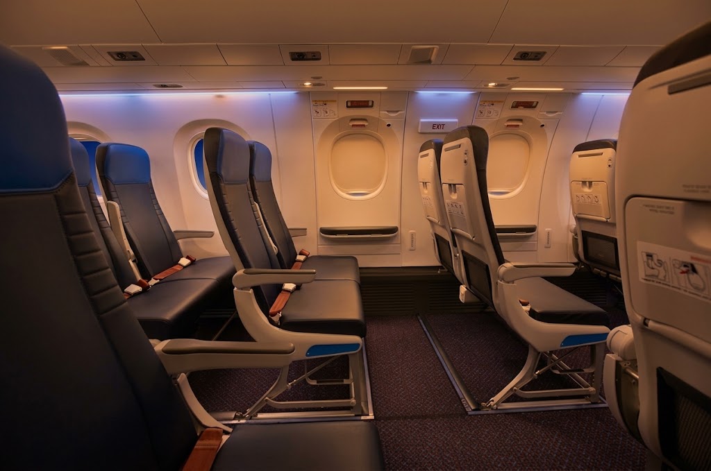 KLM Cityhopper Embraer 190 cabin