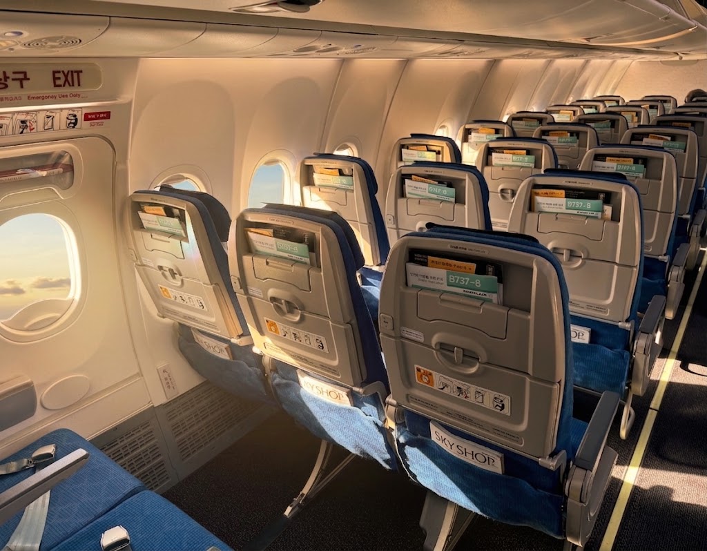 Korean Air Boeing 737 economy cabin, 3-3 seating beside an overwing exit