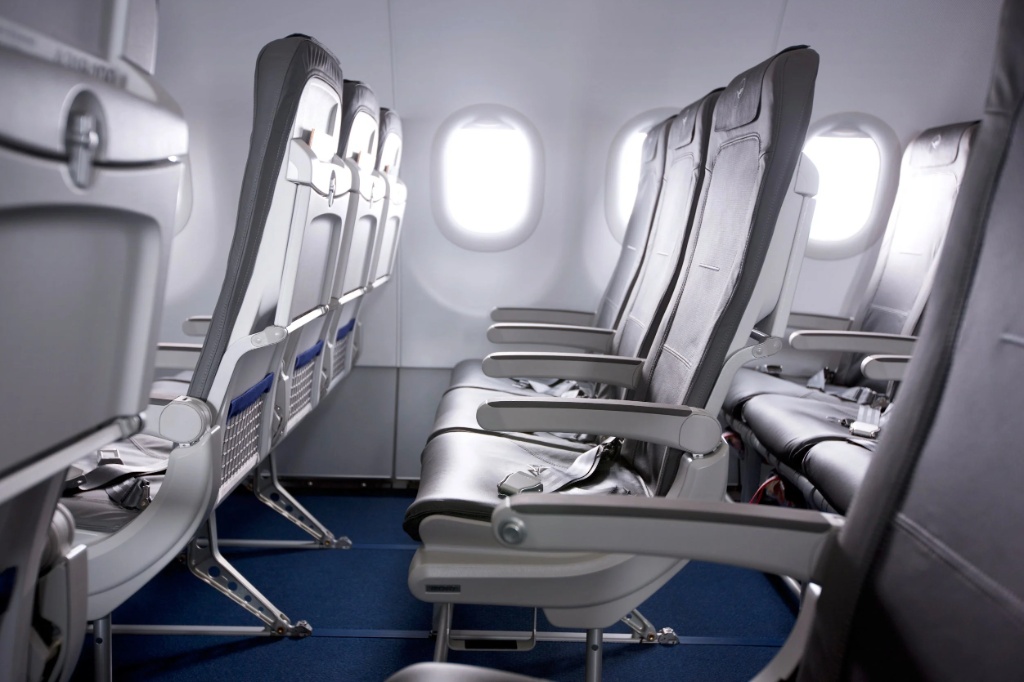 Lufthansa City Airlines Airbus A319 economy cabin