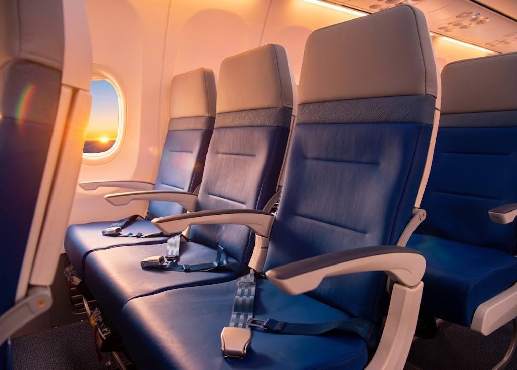 Malaysia Airlines Boeing 737-800 economy cabin
