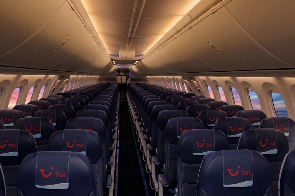 TUI Boeing 737-800 economy cabin