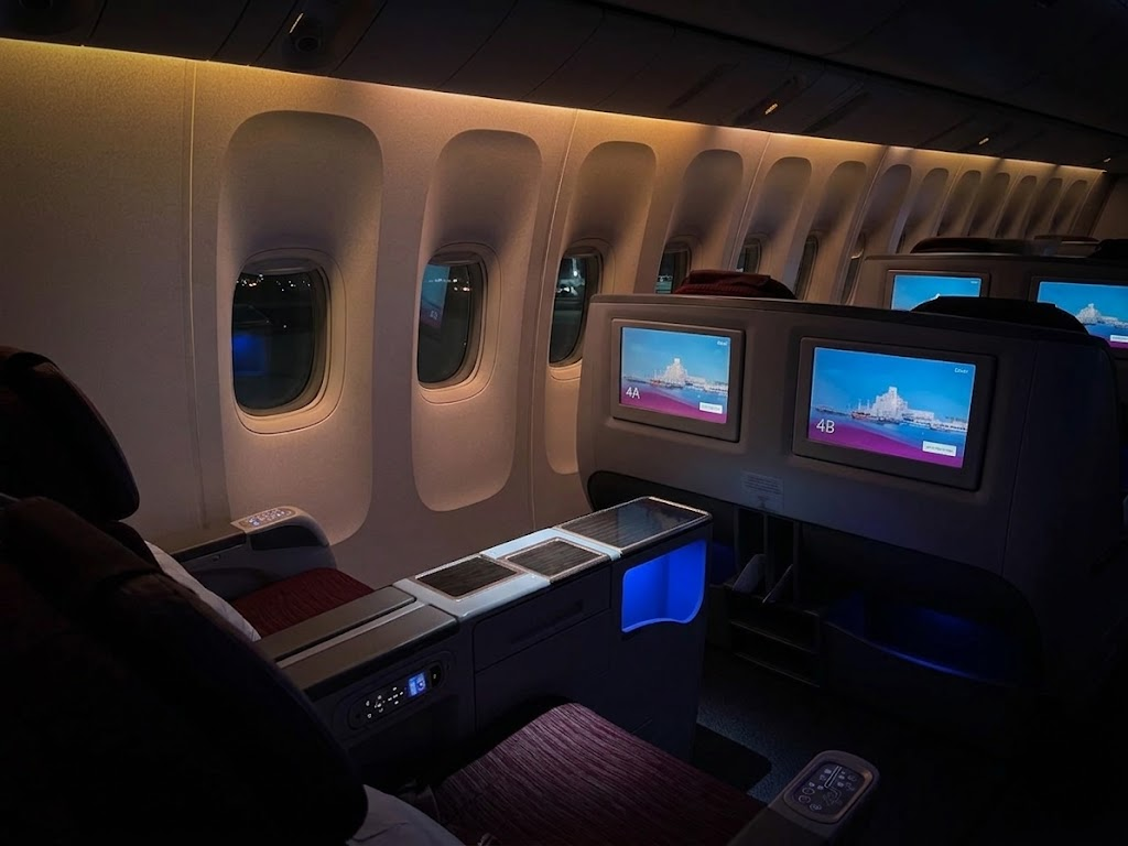 Qatar Airways A330-200 Collins Diamond business class cabin, 2-2-2 layout